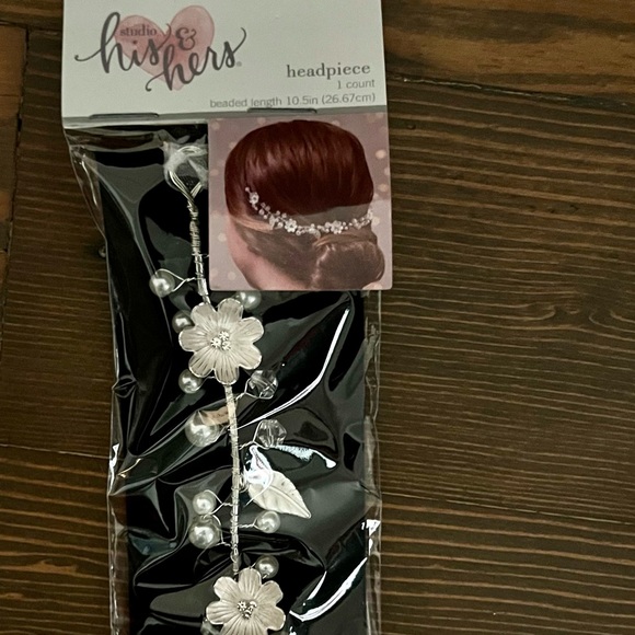 New Pearl & Flower Headpiece Wedding By His & Hers - Picture 3 of 4